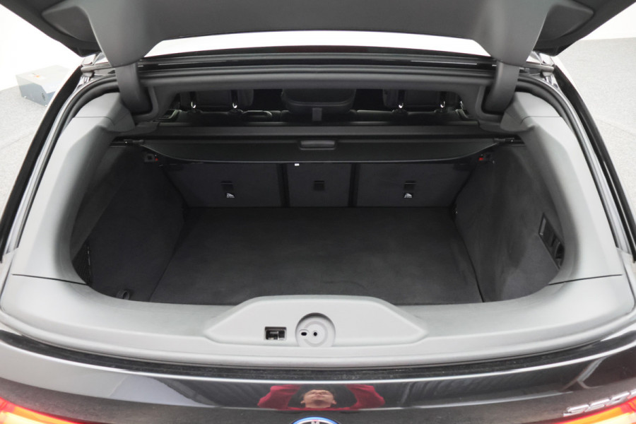 BMW 3 Serie Touring 320e Leer, Panoramadak, ACC, Camera, Verwarmd Stuurwiel, LED, Apple Carplay, 19''