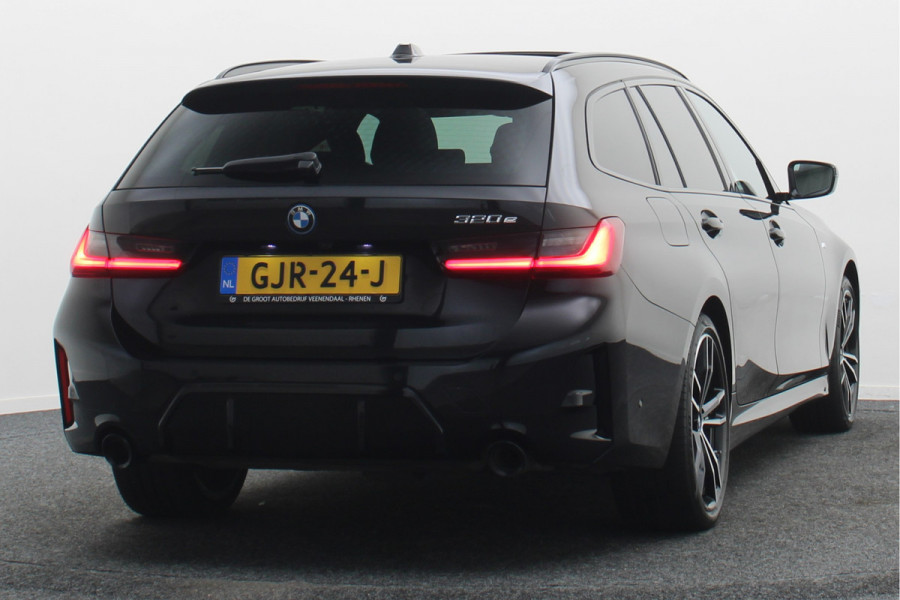 BMW 3 Serie Touring 320e Leer, Panoramadak, ACC, Camera, Verwarmd Stuurwiel, LED, Apple Carplay, 19''