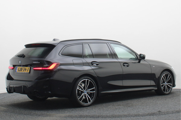 BMW 3 Serie Touring 320e Leer, Panoramadak, ACC, Camera, Verwarmd Stuurwiel, LED, Apple Carplay, 19''