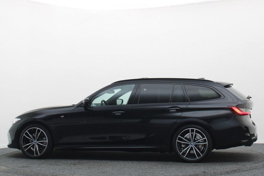BMW 3 Serie Touring 320e Leer, Panoramadak, ACC, Camera, Verwarmd Stuurwiel, LED, Apple Carplay, 19''