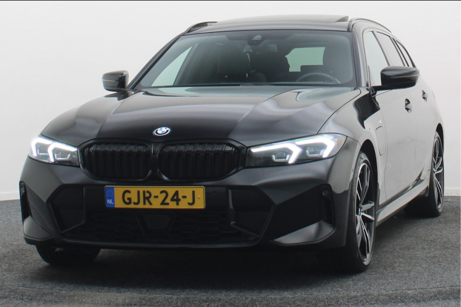 BMW 3 Serie Touring 320e Leer, Panoramadak, ACC, Camera, Verwarmd Stuurwiel, LED, Apple Carplay, 19''