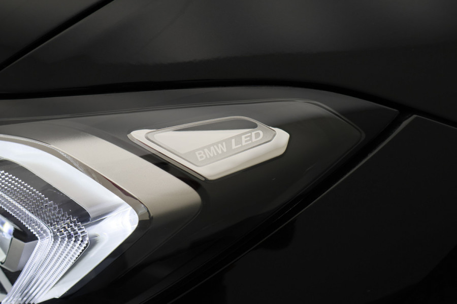 BMW 3 Serie Touring 320e Leer, Panoramadak, ACC, Camera, Verwarmd Stuurwiel, LED, Apple Carplay, 19''