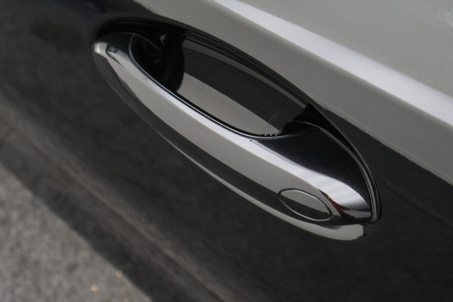 BMW 3 Serie Touring 320e Leer, Panoramadak, ACC, Camera, Verwarmd Stuurwiel, LED, Apple Carplay, 19''
