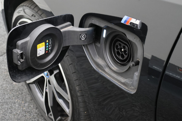 BMW 3 Serie Touring 320e Leer, Panoramadak, ACC, Camera, Verwarmd Stuurwiel, LED, Apple Carplay, 19''
