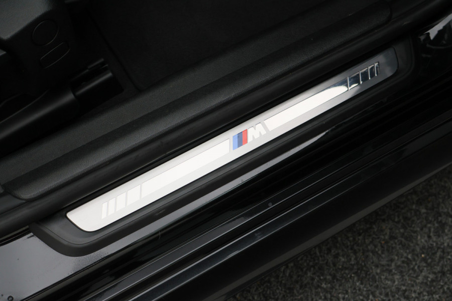BMW 3 Serie Touring 320e Leer, Panoramadak, ACC, Camera, Verwarmd Stuurwiel, LED, Apple Carplay, 19''