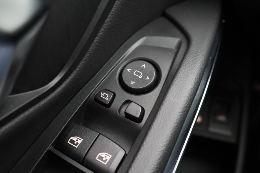 BMW 3 Serie Touring 320e Leer, Panoramadak, ACC, Camera, Verwarmd Stuurwiel, LED, Apple Carplay, 19''