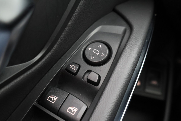 BMW 3 Serie Touring 320e Leer, Panoramadak, ACC, Camera, Verwarmd Stuurwiel, LED, Apple Carplay, 19''