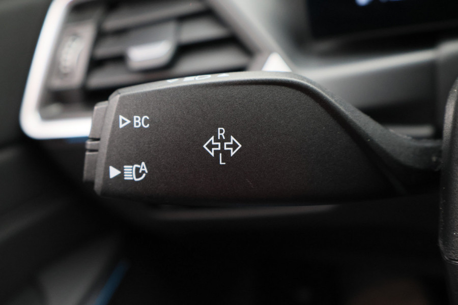BMW 3 Serie Touring 320e Leer, Panoramadak, ACC, Camera, Verwarmd Stuurwiel, LED, Apple Carplay, 19''