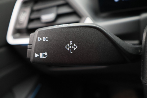 BMW 3 Serie Touring 320e Leer, Panoramadak, ACC, Camera, Verwarmd Stuurwiel, LED, Apple Carplay, 19''