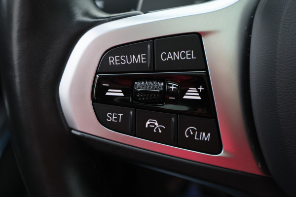 BMW 3 Serie Touring 320e Leer, Panoramadak, ACC, Camera, Verwarmd Stuurwiel, LED, Apple Carplay, 19''