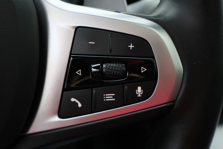 BMW 3 Serie Touring 320e Leer, Panoramadak, ACC, Camera, Verwarmd Stuurwiel, LED, Apple Carplay, 19''