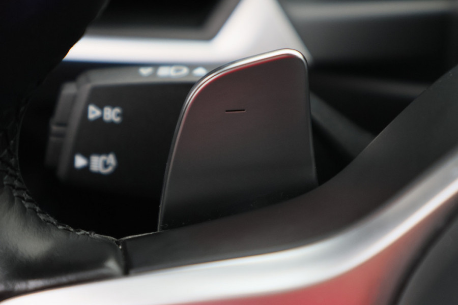 BMW 3 Serie Touring 320e Leer, Panoramadak, ACC, Camera, Verwarmd Stuurwiel, LED, Apple Carplay, 19''