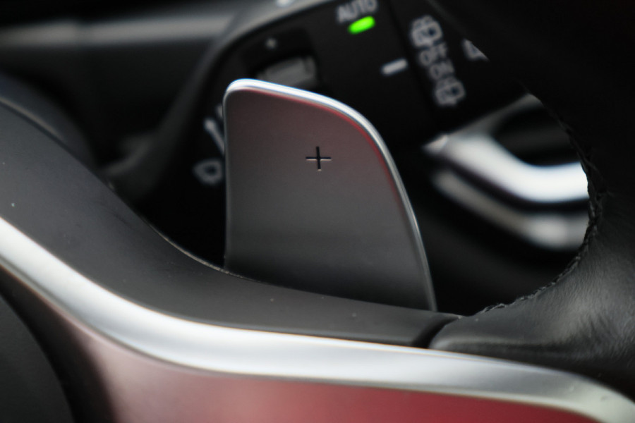 BMW 3 Serie Touring 320e Leer, Panoramadak, ACC, Camera, Verwarmd Stuurwiel, LED, Apple Carplay, 19''