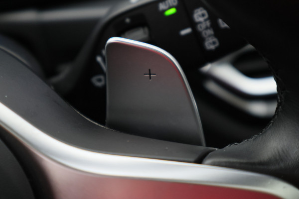 BMW 3 Serie Touring 320e Leer, Panoramadak, ACC, Camera, Verwarmd Stuurwiel, LED, Apple Carplay, 19''
