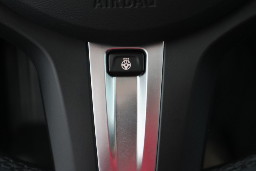 BMW 3 Serie Touring 320e Leer, Panoramadak, ACC, Camera, Verwarmd Stuurwiel, LED, Apple Carplay, 19''