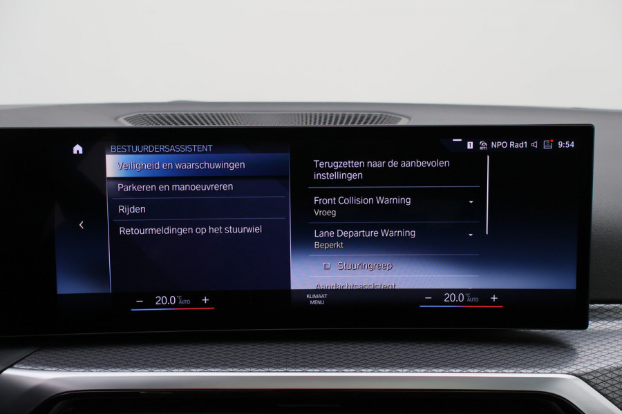 BMW 3 Serie Touring 320e Leer, Panoramadak, ACC, Camera, Verwarmd Stuurwiel, LED, Apple Carplay, 19''