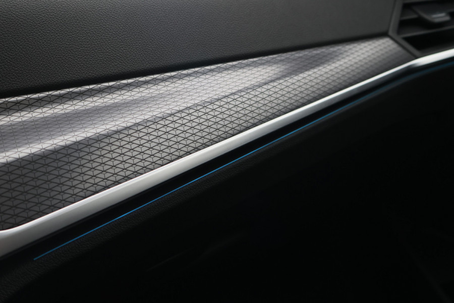 BMW 3 Serie Touring 320e Leer, Panoramadak, ACC, Camera, Verwarmd Stuurwiel, LED, Apple Carplay, 19''