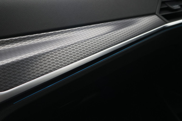 BMW 3 Serie Touring 320e Leer, Panoramadak, ACC, Camera, Verwarmd Stuurwiel, LED, Apple Carplay, 19''