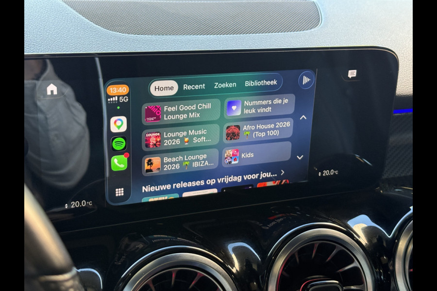 Mercedes-Benz Glb 200 Business Solution AMG | 7-Zits | Pano | Camera | Sfeerverlichting