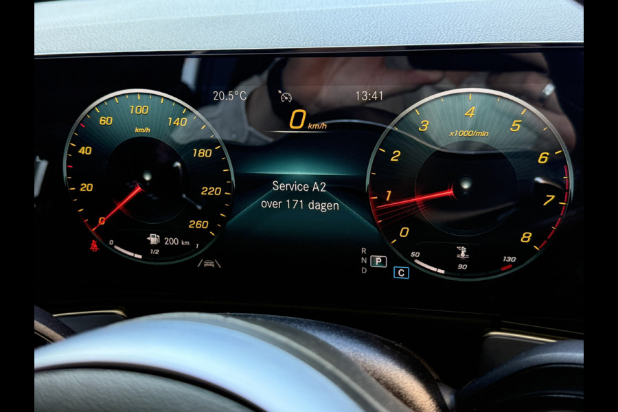 Mercedes-Benz Glb 200 Business Solution AMG | 7-Zits | Pano | Camera | Sfeerverlichting