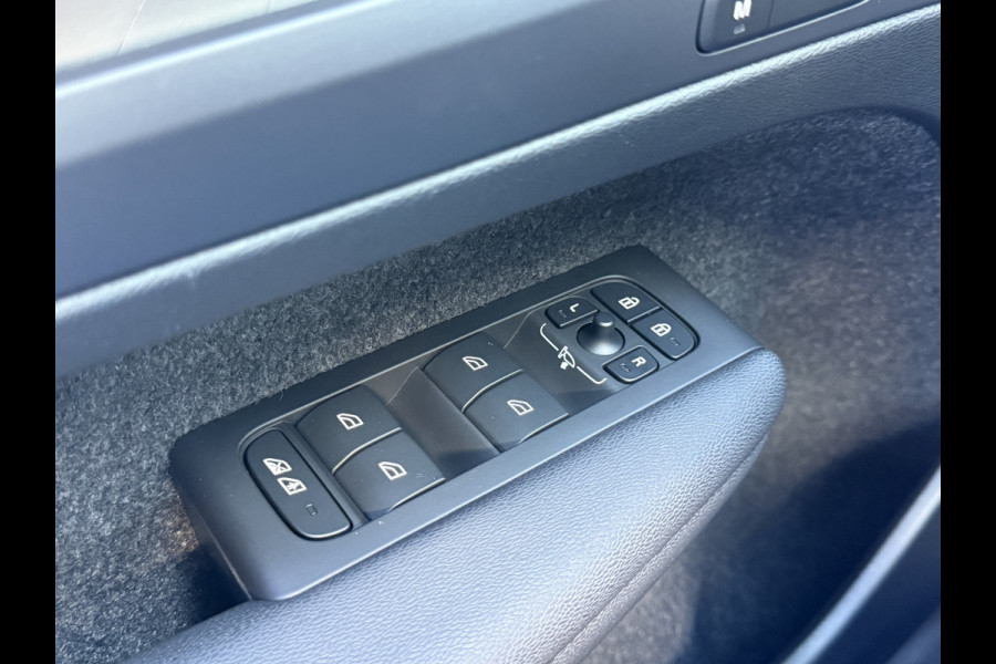 Volvo XC40 1.5 T4 Plug-in hybrid Ultimate Dark | Pano | Memory | H/K Audio | 19 inch