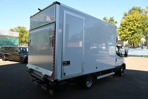 Iveco Daily 40C18 3.0 HiMatic Bakwagen met Dhollandia laadklep Luchtvering, Trekhaak, ACC, LED, Geveerde stoel, Camera
