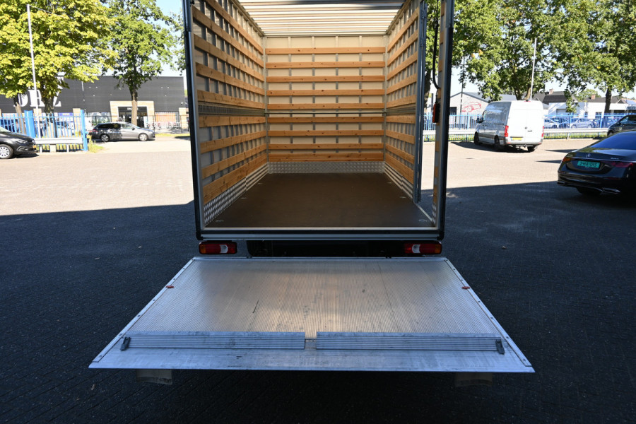 Iveco Daily 40C18 3.0 HiMatic Bakwagen met Dhollandia laadklep Luchtvering, Trekhaak, ACC, LED, Geveerde stoel, Camera
