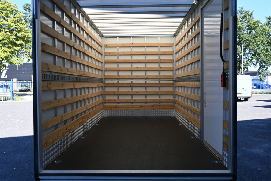 Iveco Daily 40C18 3.0 HiMatic Bakwagen met Dhollandia laadklep Luchtvering, Trekhaak, ACC, LED, Geveerde stoel, Camera