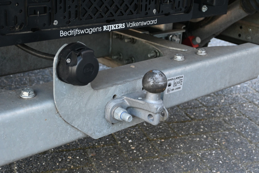 Iveco Daily 40C18 3.0 HiMatic Bakwagen met Dhollandia laadklep Luchtvering, Trekhaak, ACC, LED, Geveerde stoel, Camera