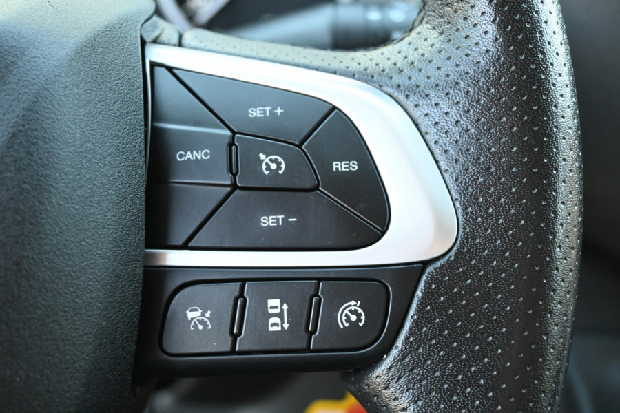 Iveco Daily 40C18 3.0 HiMatic Bakwagen met Dhollandia laadklep Luchtvering, Trekhaak, ACC, LED, Geveerde stoel, Camera