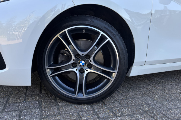 BMW 1-serie 118i Sportline | Sportleder | Comfort Acces | Stoel+Stuurverwarming | PDC V+A | Carplay