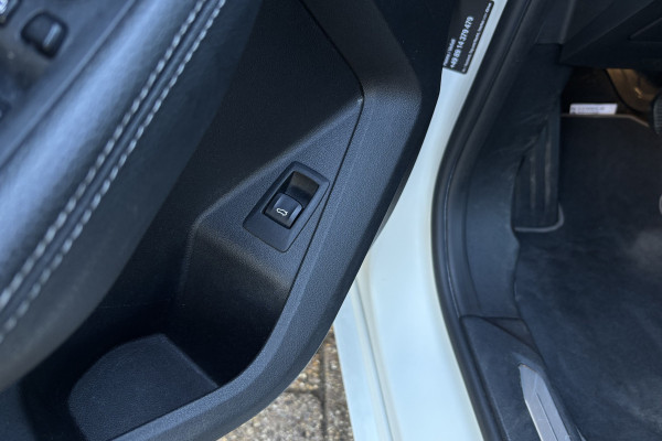 BMW 1-serie 118i Sportline | Sportleder | Comfort Acces | Stoel+Stuurverwarming | PDC V+A | Carplay
