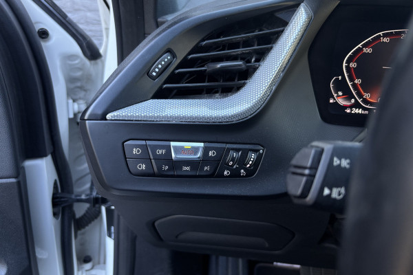 BMW 1-serie 118i Sportline | Sportleder | Comfort Acces | Stoel+Stuurverwarming | PDC V+A | Carplay