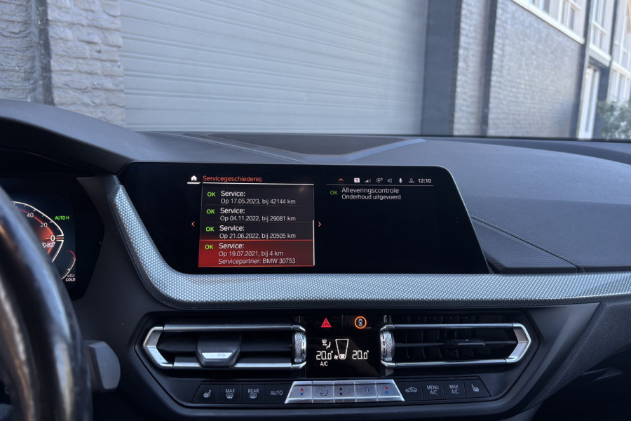 BMW 1-serie 118i Sportline | Sportleder | Comfort Acces | Stoel+Stuurverwarming | PDC V+A | Carplay