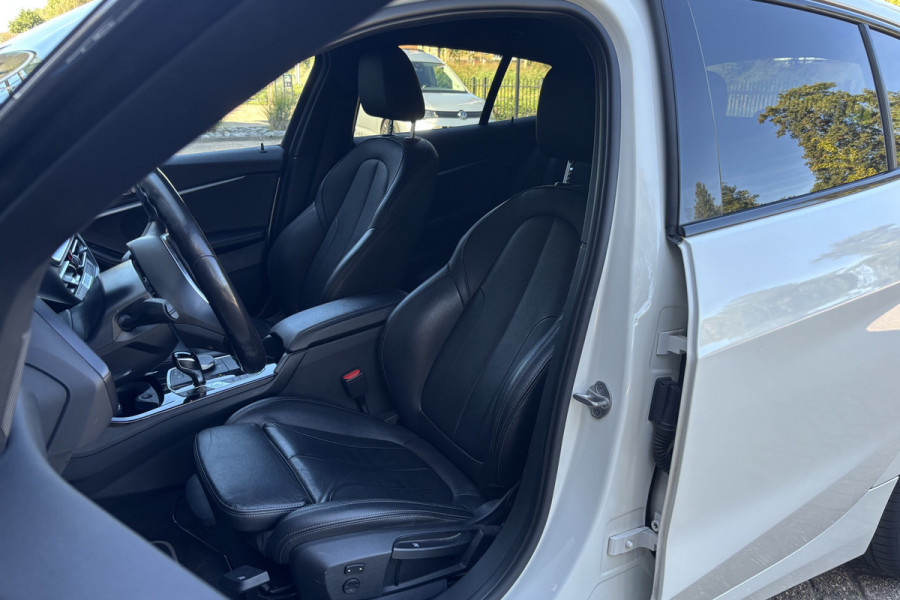 BMW 1-serie 118i Sportline | Sportleder | Comfort Acces | Stoel+Stuurverwarming | PDC V+A | Carplay