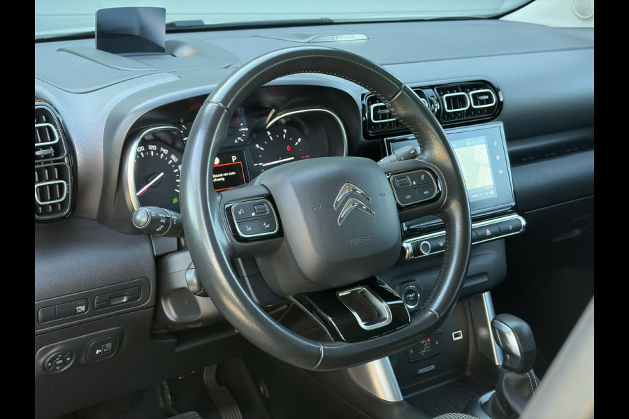 Citroën C3 Aircross 1.2 PureTech S&S Shine ✓D-riem vv in 2025✓Dealer Onderhouden✓Camera✓Trekhaak✓Keyless✓2e Eigenaar✓Draadloze telefoonlader✓Head-up Display✓Carplay✓Navi✓Clima✓Cruise✓Pdc V+A✓Rijstrooksensor✓Dodehoeksensor✓110pk✓17'' Lm velgen✓N.A.P✓Apk tot 01-2027