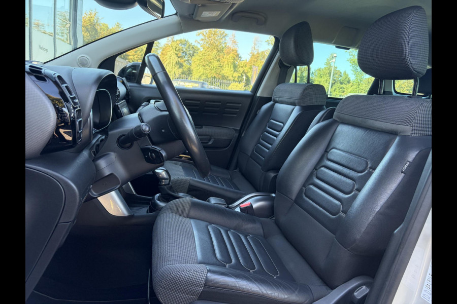 Citroën C3 Aircross 1.2 PureTech S&S Shine ✓D-riem vv in 2025✓Dealer Onderhouden✓Camera✓Trekhaak✓Keyless✓2e Eigenaar✓Draadloze telefoonlader✓Head-up Display✓Carplay✓Navi✓Clima✓Cruise✓Pdc V+A✓Rijstrooksensor✓Dodehoeksensor✓110pk✓17'' Lm velgen✓N.A.P✓Apk tot 01-2027