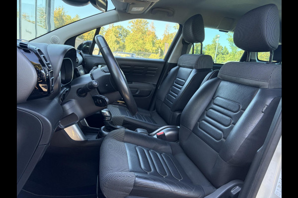 Citroën C3 Aircross 1.2 PureTech S&S Shine ✓D-riem vv in 2025✓Dealer Onderhouden✓Camera✓Trekhaak✓Keyless✓2e Eigenaar✓Draadloze telefoonlader✓Head-up Display✓Carplay✓Navi✓Clima✓Cruise✓Pdc V+A✓Rijstrooksensor✓Dodehoeksensor✓110pk✓17'' Lm velgen✓N.A.P✓Apk tot 01-2027