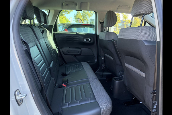 Citroën C3 Aircross 1.2 PureTech S&S Shine ✓D-riem vv in 2025✓Dealer Onderhouden✓Camera✓Trekhaak✓Keyless✓2e Eigenaar✓Draadloze telefoonlader✓Head-up Display✓Carplay✓Navi✓Clima✓Cruise✓Pdc V+A✓Rijstrooksensor✓Dodehoeksensor✓110pk✓17'' Lm velgen✓N.A.P✓Apk tot 01-2027