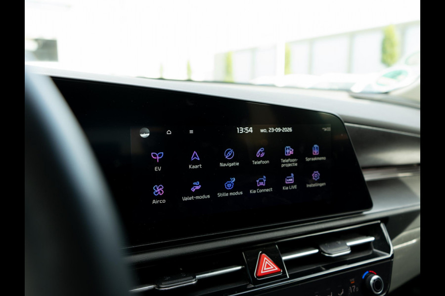 Kia Niro EV ExecutiveLine 64.8 kWh | Schuifkanteldak | Stoel en stuurverwarming | Stoel ventilatie |