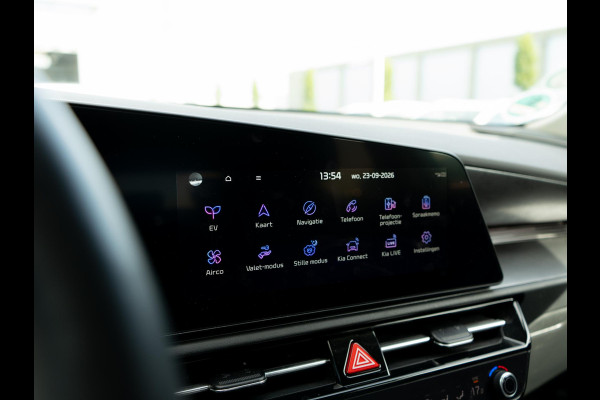 Kia Niro EV ExecutiveLine 64.8 kWh | Schuifkanteldak | Stoel en stuurverwarming | Stoel ventilatie |