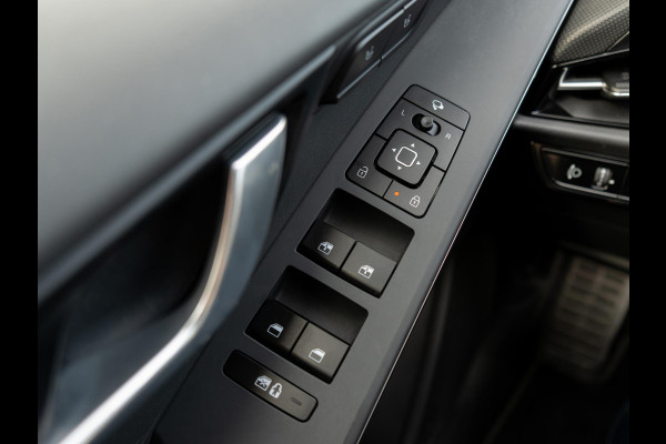 Kia Niro EV ExecutiveLine 64.8 kWh | Schuifkanteldak | Stoel en stuurverwarming | Stoel ventilatie |