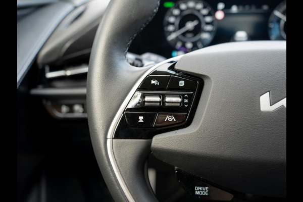 Kia Niro EV ExecutiveLine 64.8 kWh | Schuifkanteldak | Stoel en stuurverwarming | Stoel ventilatie |