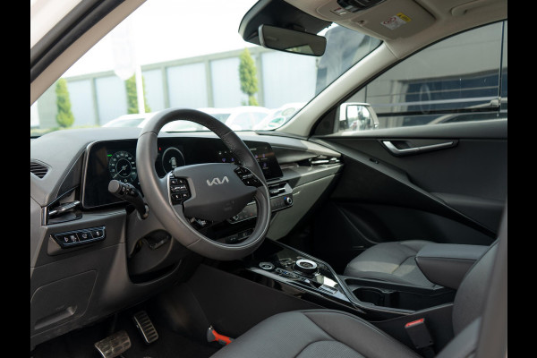 Kia Niro EV ExecutiveLine 64.8 kWh | Schuifkanteldak | Stoel en stuurverwarming | Stoel ventilatie |