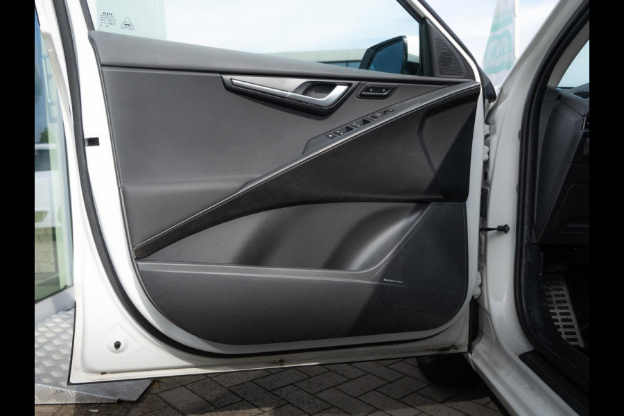 Kia Niro EV ExecutiveLine 64.8 kWh | Schuifkanteldak | Stoel en stuurverwarming | Stoel ventilatie |