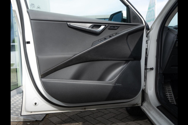 Kia Niro EV ExecutiveLine 64.8 kWh | Schuifkanteldak | Stoel en stuurverwarming | Stoel ventilatie |