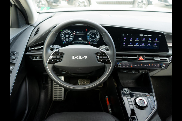 Kia Niro EV ExecutiveLine 64.8 kWh | Schuifkanteldak | Stoel en stuurverwarming | Stoel ventilatie |