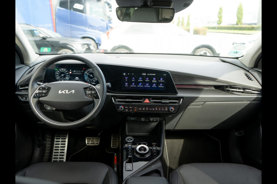 Kia Niro EV ExecutiveLine 64.8 kWh | Schuifkanteldak | Stoel en stuurverwarming | Stoel ventilatie |