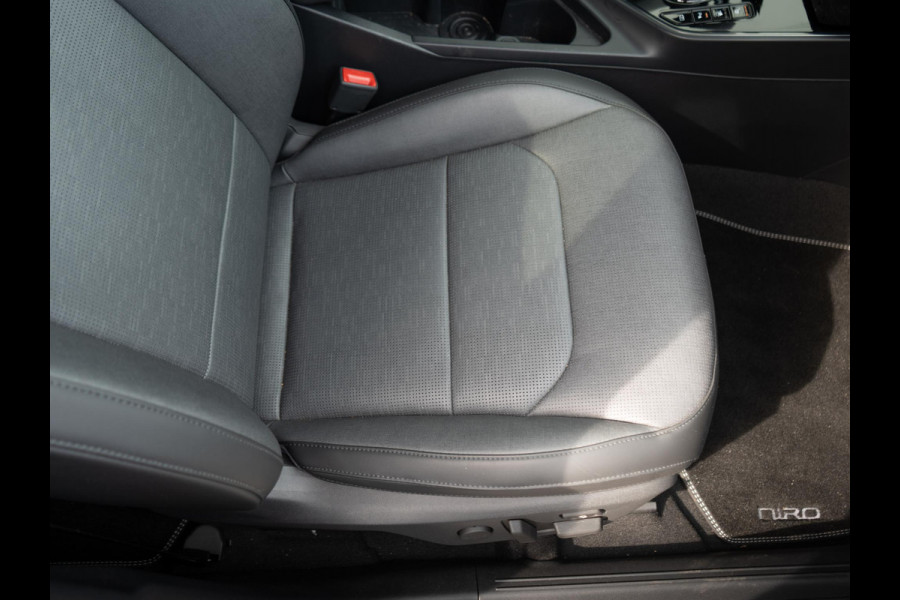 Kia Niro EV ExecutiveLine 64.8 kWh | Schuifkanteldak | Stoel en stuurverwarming | Stoel ventilatie |
