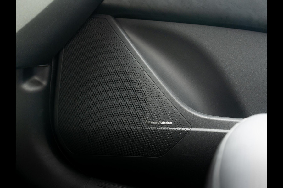 Kia Niro EV ExecutiveLine 64.8 kWh | Schuifkanteldak | Stoel en stuurverwarming | Stoel ventilatie |